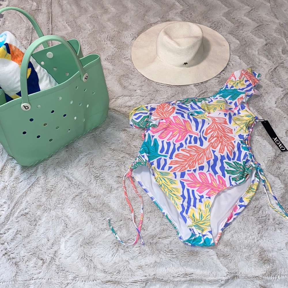 XOXO TULUM RUFFLED ONE-SHOULDER SWIMSUIT NWT size Large